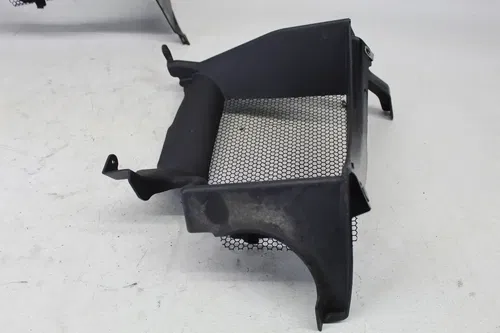 09 CAN-AM SPYDER RS SE5 ENGINE RADIATER SHROUD