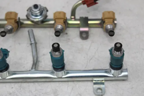 17-20 YAMAHA YZF R6 MAIN GAS FUEL INJECTORS RAIL SET