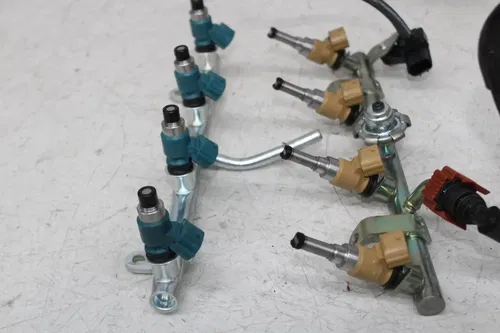 17-20 YAMAHA YZF R6 MAIN GAS FUEL INJECTORS RAIL SET