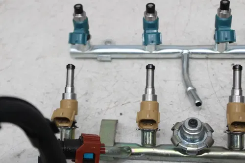 17-20 YAMAHA YZF R6 MAIN GAS FUEL INJECTORS RAIL SET