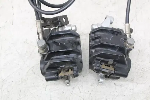 06 TRIUMPH SPEEDMASTER RIGHT LEFT FRONT BRAKE CALIPER SET PAIR CALIPERS
