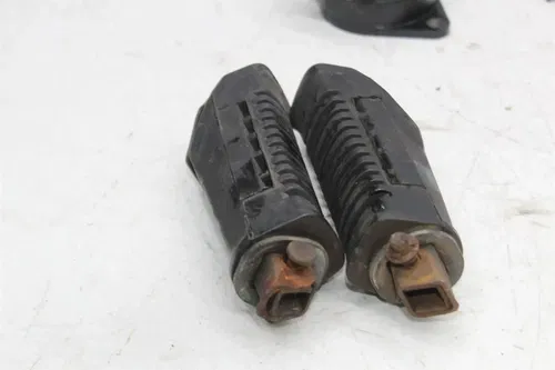 88-00 SUZUKI GS500 E PARTS HARDWARE NUTS BOLTS UPPER TREE PEG COVER