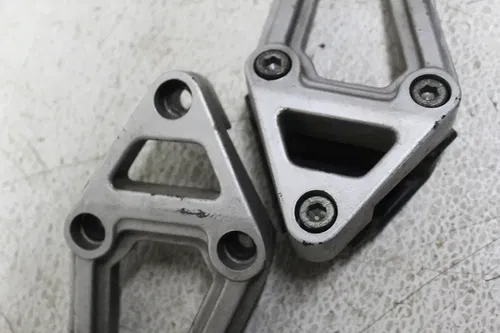 1989 KAWASAKI NINJA ZX10 ZX1000B REAR BACK PASSENGER PEG SET PAIR
