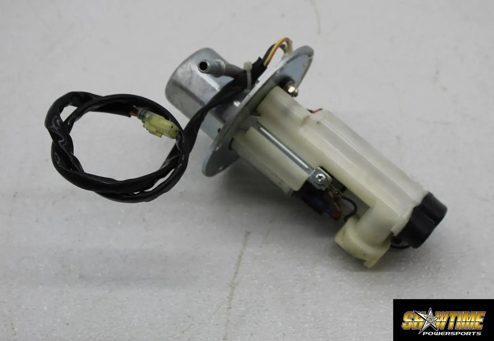 05-08 KAWASAKI VULCAN 1600 VN1600 D NOMAD FUEL GAS PUMP 49040-0008