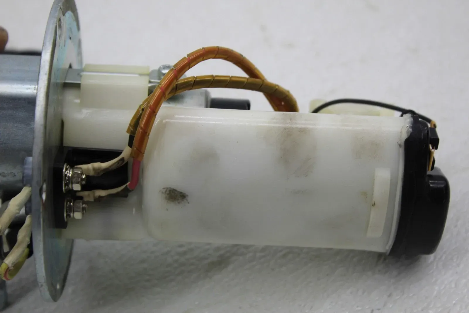 05-08 KAWASAKI VULCAN 1600 VN1600 D NOMAD FUEL GAS PUMP 49040-0008