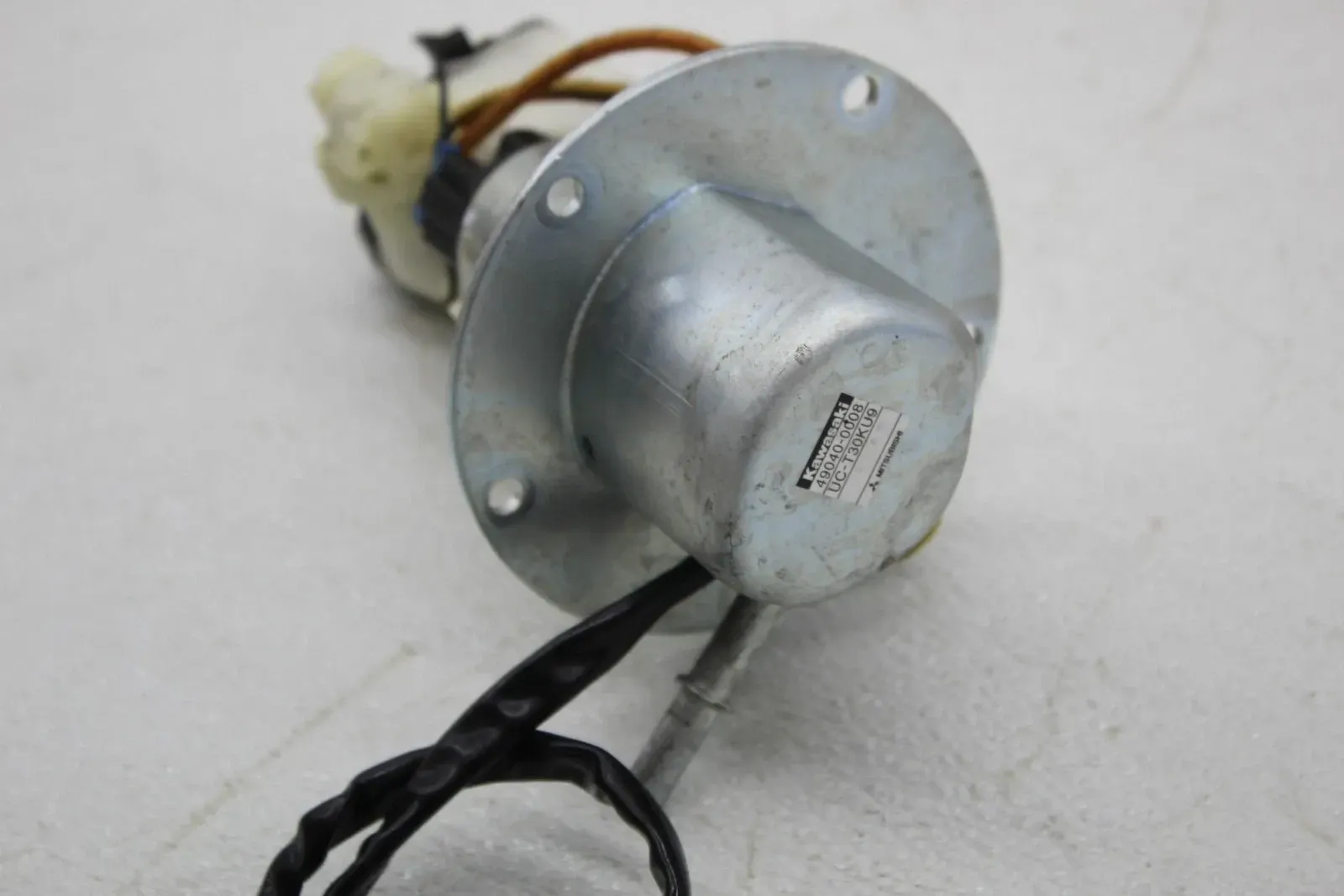 05-08 KAWASAKI VULCAN 1600 VN1600 D NOMAD FUEL GAS PUMP 49040-0008