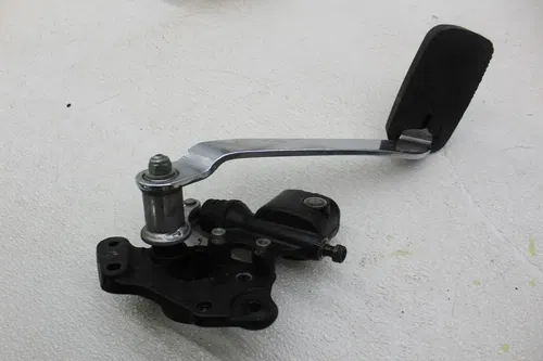 07-11 HARLEY-DAVIDSON ELECTRA GLIDE ULTRA CLASSIC FLHTCU REAR BACK BRAKE MASTER