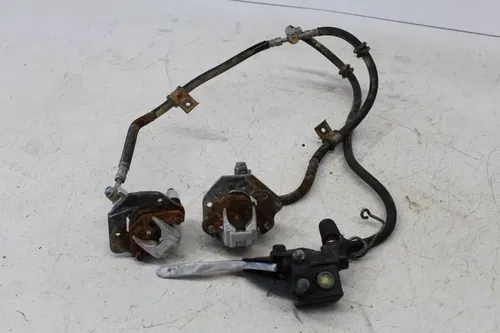 99 KAWASAKI MOJAVE 250 LEFT RIGHT FRONT BRAKE CALIPERS PAIR FRONT MASTER W LEVER
