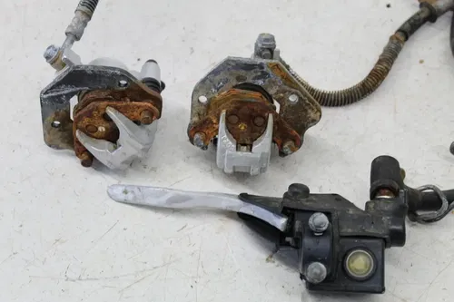 99 KAWASAKI MOJAVE 250 LEFT RIGHT FRONT BRAKE CALIPERS PAIR FRONT MASTER W LEVER