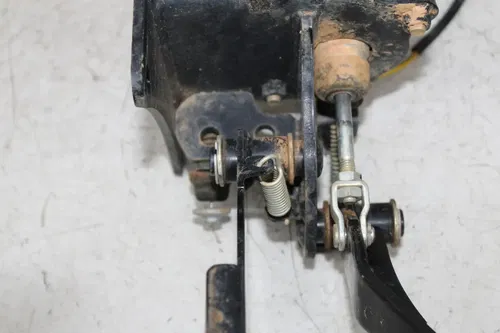 16-18 YAMAHA WOLVERINE YXE700 GAS ACCELERATION BRAKE PEDAL ASSEMBLY