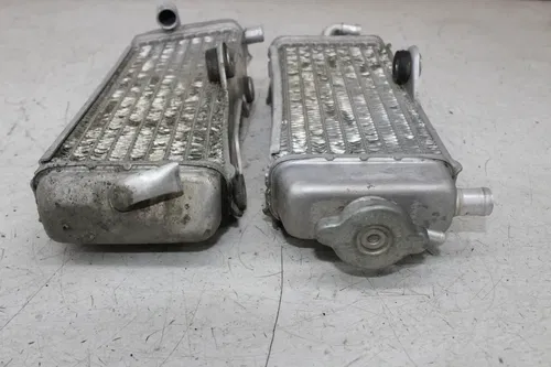 00 YAMAHA YZ125 ENGINE MOTOR COOLING COOLER RADIATOR RADIATORS PAIR (READ)