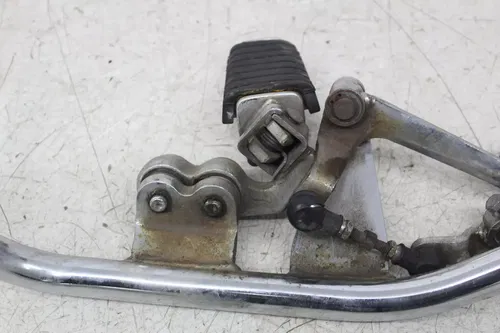 1997 YAMAHA VIRAGO 535 XV535 LEFT FRONT FOOT REST PEG STEP BRACKET SHIFTER