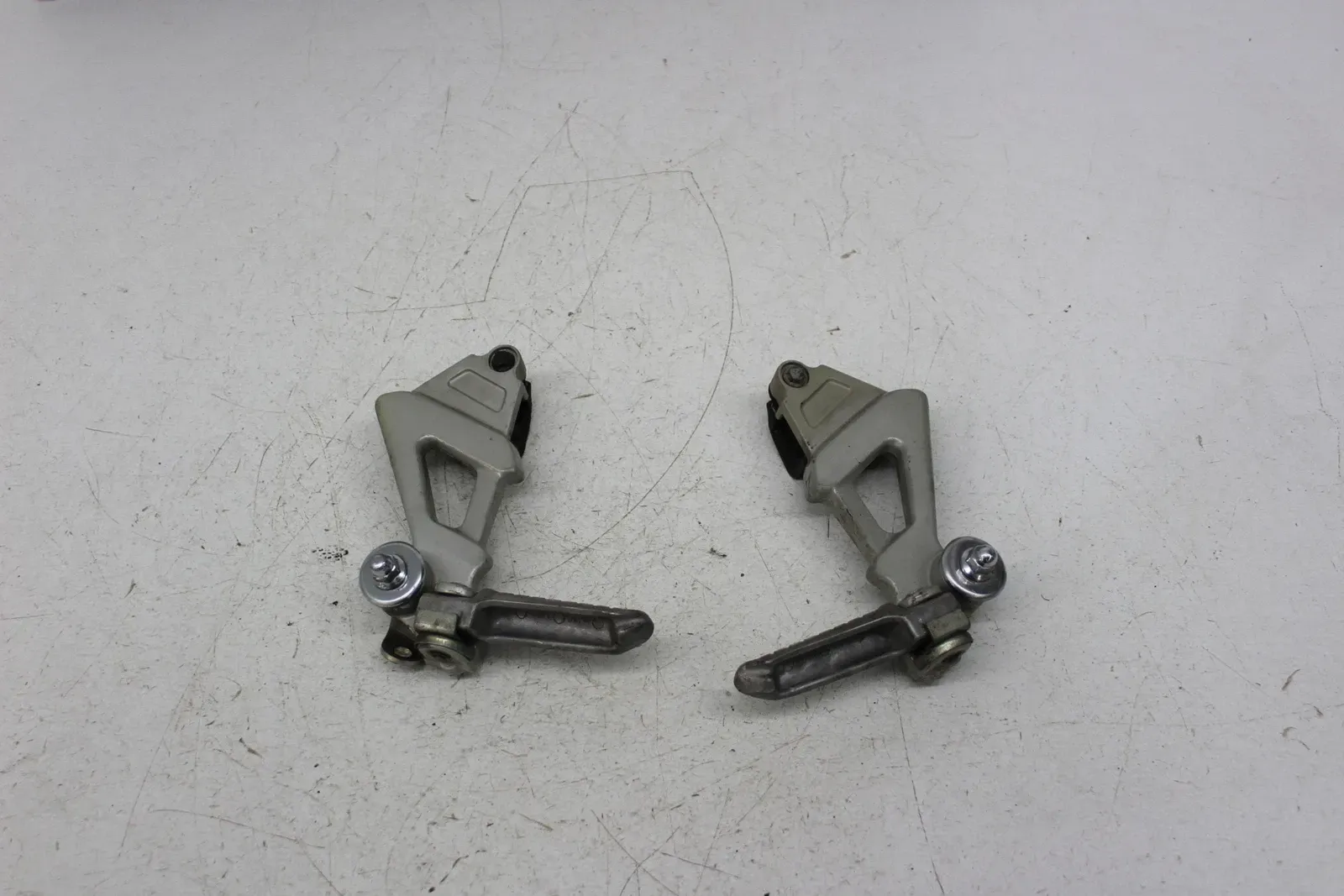 1998 KAWASAKI NINJA ZX11 ZX1100D REAR BACK PASSENGER PEG SET PAIR