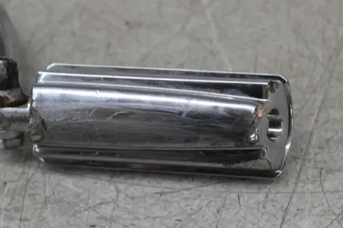 96-03 HARLEY-DAVIDSON DYNA SUPER GLIDE FXD RIGHT FRONT FOOT REST PEG STEP MOUNT