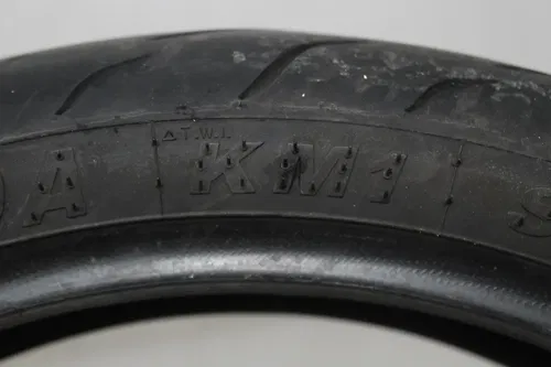 KENDA KM1 ST ROAD 120/70 ZR17 (58W) FRONT TIRE (TREAD:4/32NDS)