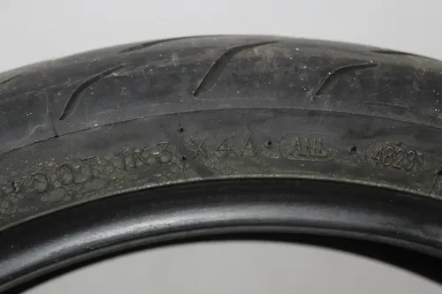 KENDA KM1 ST ROAD 120/70 ZR17 (58W) FRONT TIRE (TREAD:4/32NDS)