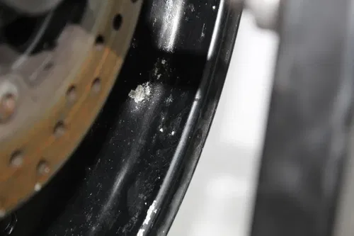 04-06 YAMAHA YZF R1 REAR WHEEL BACK RIM (SEE DESCP)