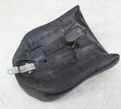 00-06 HARLEY-DAVIDSON HERITAGE SOFTAIL FLSTCI REAR BACK PASSENGER SEAT (SEE DES)