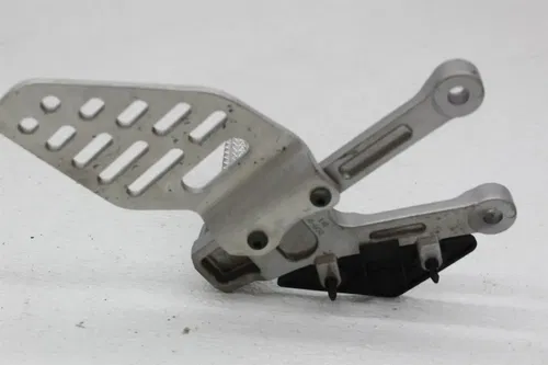 06-07 YAMAHA YZF R6 LEFT FRONT DRIVER FOOT PEG REARSET W/ SHIFTER LINKAGE