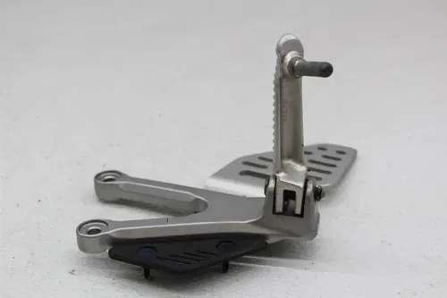06-07 YAMAHA YZF R6 LEFT FRONT DRIVER FOOT PEG REARSET W/ SHIFTER LINKAGE