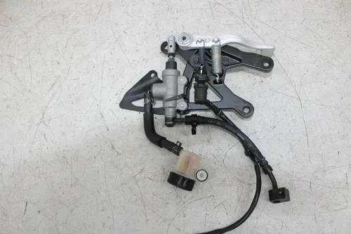 15-19 YAMAHA YZF R1 RIGHT REARSET REAR SET DRIVER FOOT PEG MASTER BRAKE PEDAL