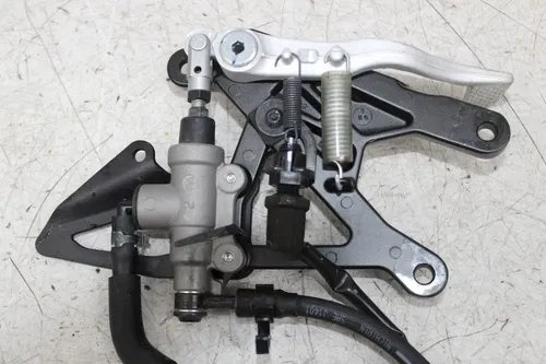 15-19 YAMAHA YZF R1 RIGHT REARSET REAR SET DRIVER FOOT PEG MASTER BRAKE PEDAL