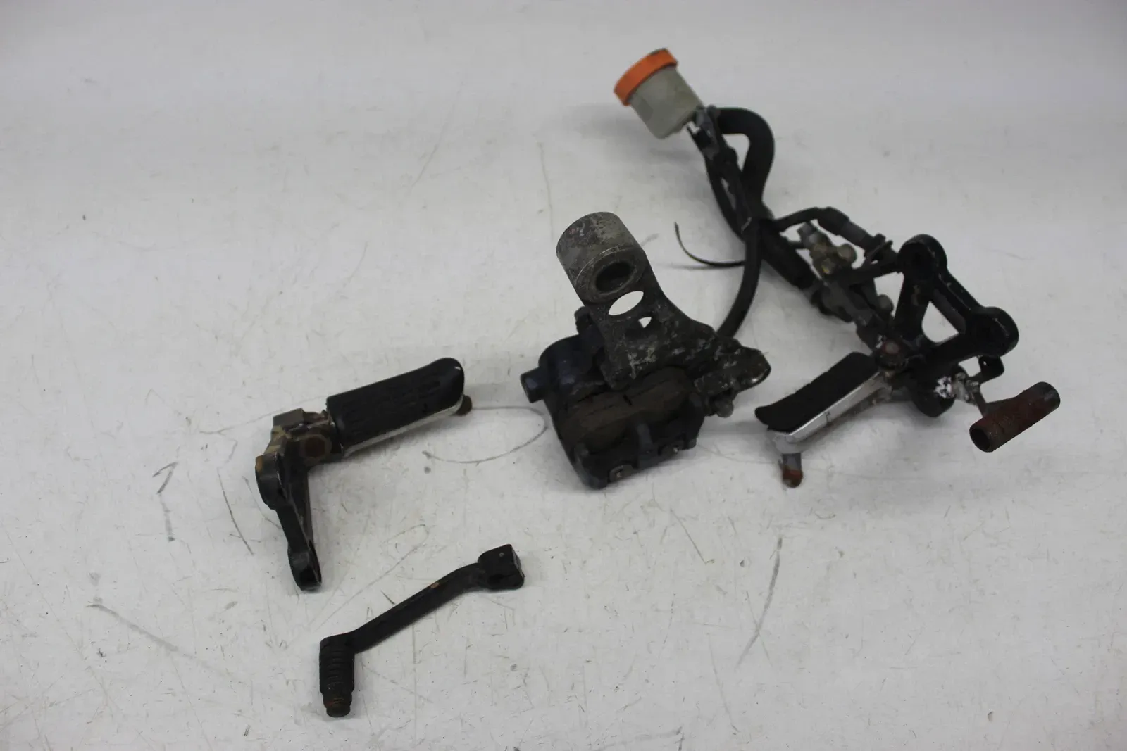 88 HONDA CBR1000F HURRICANE LEFT RIGHT REARSET DRIVER FOOT PEGS PAIR CALIPER