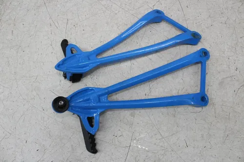 19-25 KAWASAKI NINJA ZX6R 636 LEFT RIGHT REAR BACK PASSENGER FOOT PEGS SET (READ