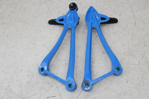 19-25 KAWASAKI NINJA ZX6R 636 LEFT RIGHT REAR BACK PASSENGER FOOT PEGS SET (READ
