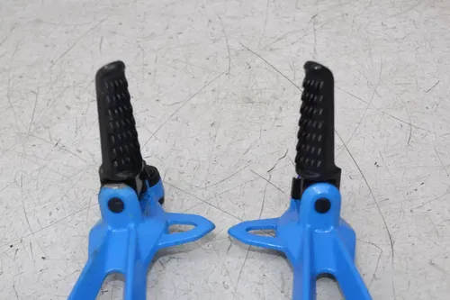 19-25 KAWASAKI NINJA ZX6R 636 LEFT RIGHT REAR BACK PASSENGER FOOT PEGS SET (READ