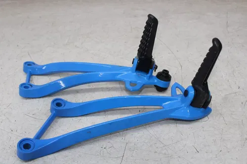 19-25 KAWASAKI NINJA ZX6R 636 LEFT RIGHT REAR BACK PASSENGER FOOT PEGS SET (READ