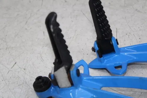 19-25 KAWASAKI NINJA ZX6R 636 LEFT RIGHT REAR BACK PASSENGER FOOT PEGS SET (READ