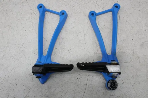 19-25 KAWASAKI NINJA ZX6R 636 LEFT RIGHT REAR BACK PASSENGER FOOT PEGS SET (READ