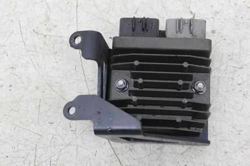 18 TRIUMPH STREET TRIPLE R RECTIFIER VOLTAGE REGULATOR