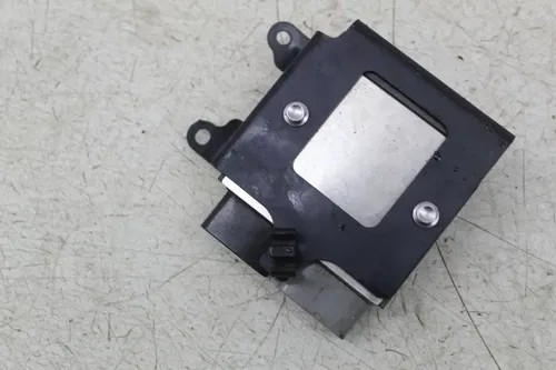 18 TRIUMPH STREET TRIPLE R RECTIFIER VOLTAGE REGULATOR