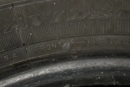 HARLEY-DAVIDSON DUNLOP D402 MT90B16 M/C 72H 30 20 91 FRONT TIRE (TREAD:3/32NDS)