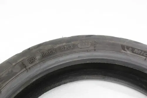 MICHELLIN ROAD 6 120/70 ZR 17 2CT+ FRONT TIRE ( TREAD: 5/32 NDS)