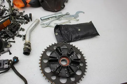 06-07 YAMAHA YZF R6 PARTS AND HARDWARE LOT