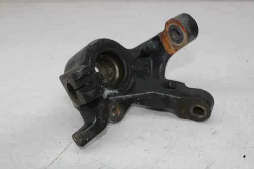 15-17 CAN-AM MAVERICK 1000R TURBO FRONT RIGHT AXLE CARRIER SPINDLE