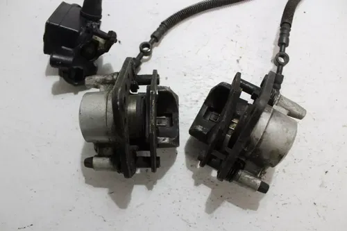 1987 KAWASAKI NINJA 1000R ZX1000A FRONT BRAKE CALIPER PAIR CALIPERS MASTER
