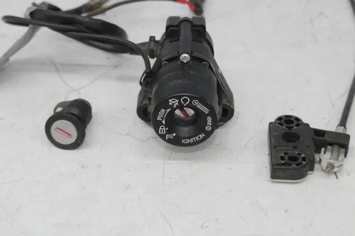 04-10 APRILIA RSV1000R IGNITION LOCK SET AND SEAT LOCK (SEE DESCP)