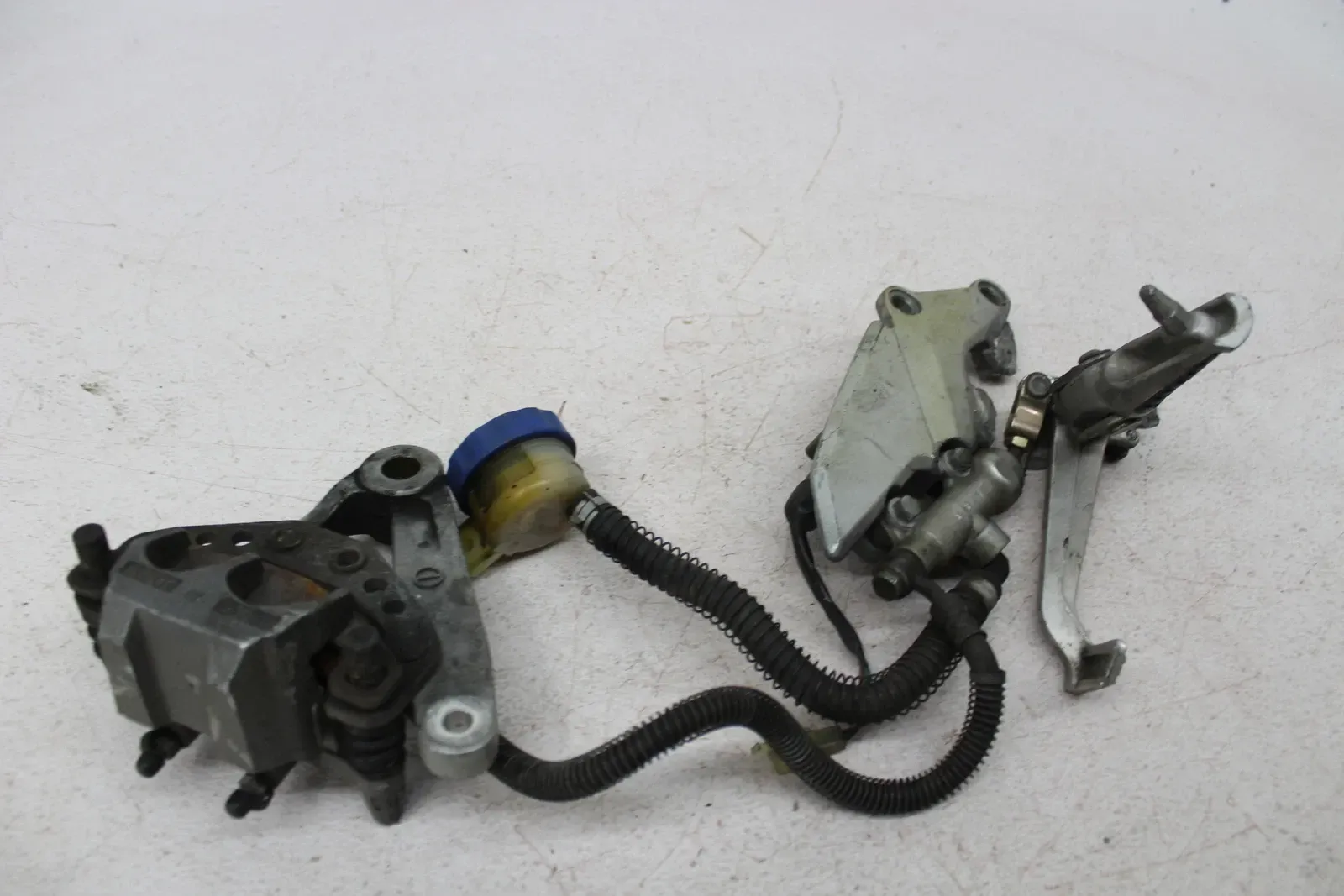 1991 KAWASAKI NINJA ZX6 ZX600D RIGHT REARSET REAR SET DRIVER FOOT PEG REST STOP