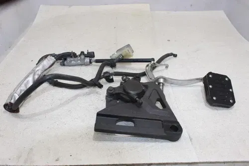 08 YAMAHA ROADLINER S XV1900S RIGHT BRAKE FOOT PEDAL W MASTER AND CALIPER