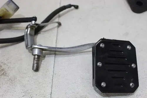 08 YAMAHA ROADLINER S XV1900S RIGHT BRAKE FOOT PEDAL W MASTER AND CALIPER