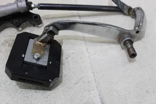 08 YAMAHA ROADLINER S XV1900S RIGHT BRAKE FOOT PEDAL W MASTER AND CALIPER