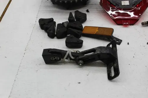 15-24 YAMAHA YZF R3 PARTS HARDWARE TAIL LIGHT SPROCKET MOUNT BRACKET MIRROR
