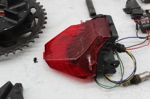 15-24 YAMAHA YZF R3 PARTS HARDWARE TAIL LIGHT SPROCKET MOUNT BRACKET MIRROR