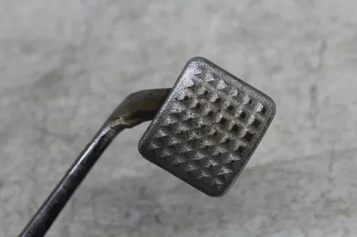 86-88 SUZUKI CAVALCADE 1400 GV1400GT RIGHT FRONT FOOT REST PEG STEP BRAKE PEDAL