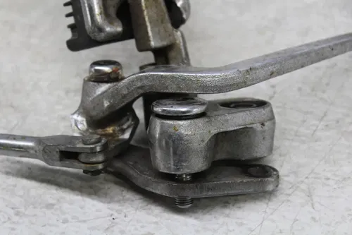 86-88 SUZUKI CAVALCADE 1400 GV1400GT RIGHT FRONT FOOT REST PEG STEP BRAKE PEDAL