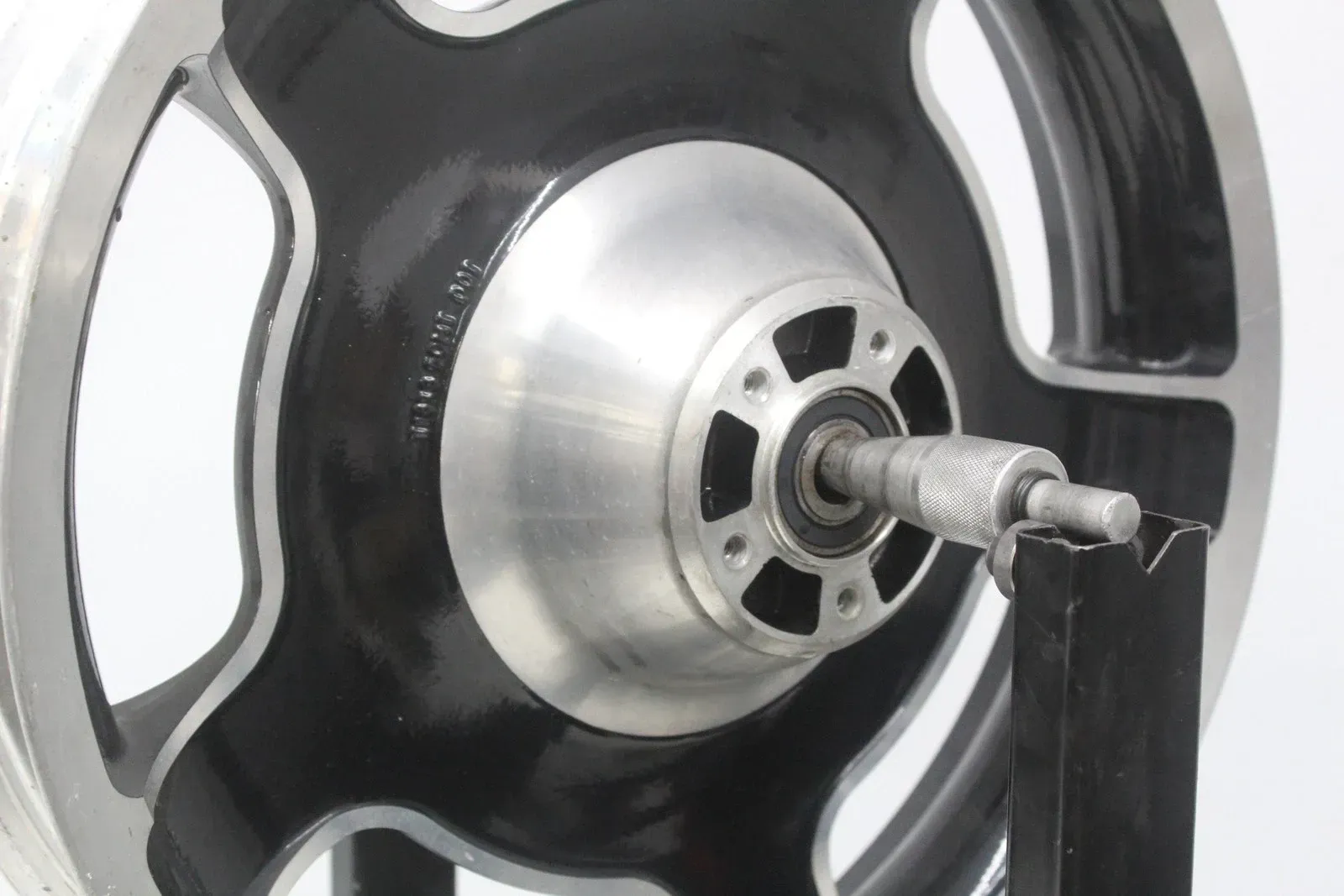 94-96 Harley-davidson Road King Flhr Front Wheel Rim (straight)